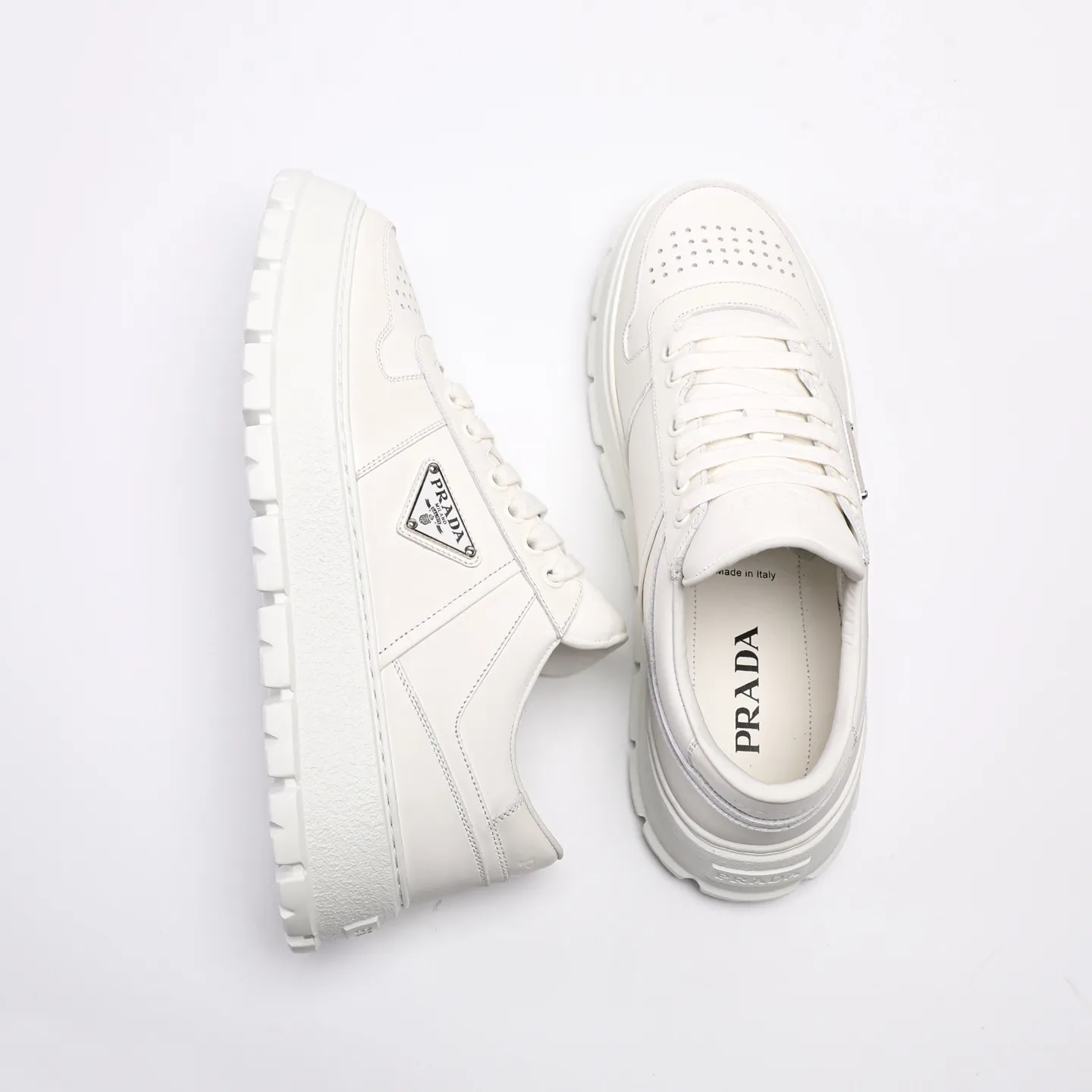 Batch 580 [PRADA] Men's shoes are popular in the counter, official website is synchronized, high-quality shipments. Fabric: original cowhide with snakeskin. Lining: cowhide foot pads + cowhide lining. Outsole: original foam sole. Size: 38-46